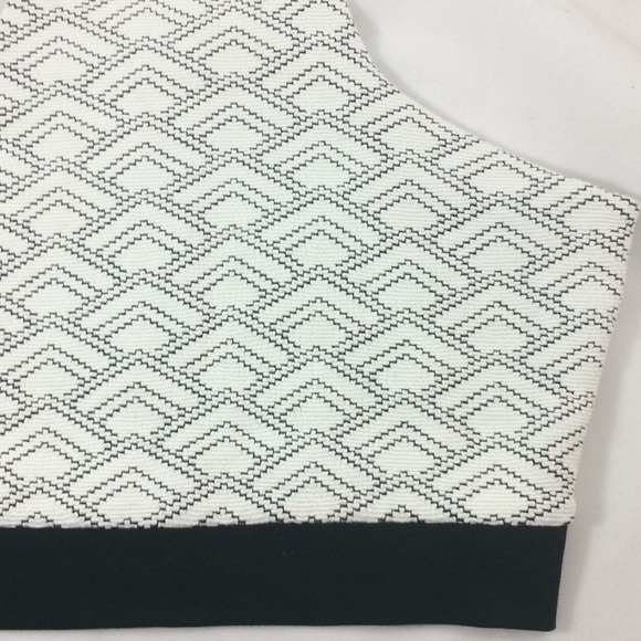 Last Chance!! Express Zippered Crop Top - Picture 3 of 8